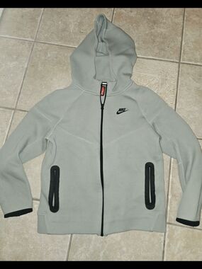 Nike Tech Kids Hooded Full-Zip Sweatshirt in Light Gray